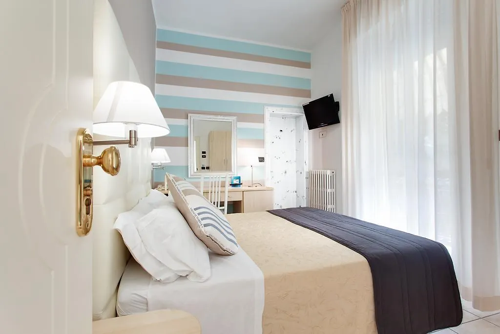 Hotel Flora Milano Marittima 3*,