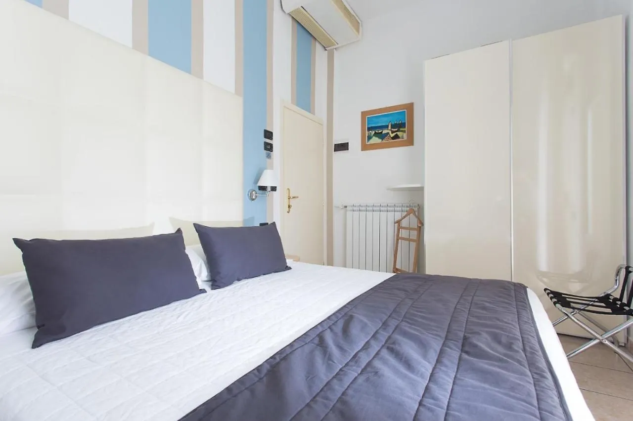 Hotel Flora Milano Marittima 3*,